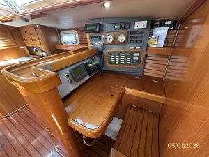 navigation station, Beneteau 500 Oceanis, sailboat for sale