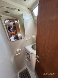 bath, Beneteau 500 Oceanis, sailboat for sale