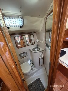 bath, Beneteau 500 Oceanis, sailboat for sale