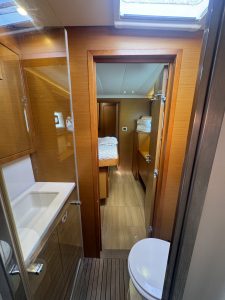 bath, Lagoon 52F, catamaran for sale