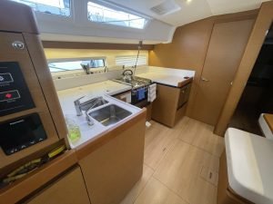 interior, Jeanneau 490, sailboat for sale
