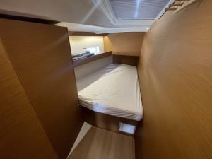 bed, Jeanneau 490, sailboat for sale