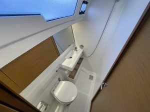 bath, Jeanneau 490, sailboat for sale