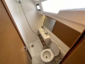 bath, Jeanneau 490, sailboat for sale