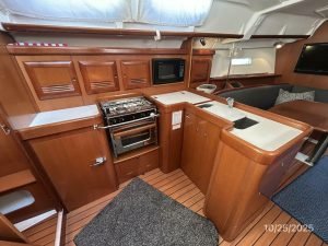 interior, Beneteau 373, sailboat for sale