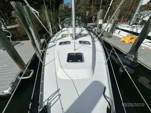 deck, Beneteau 373, sailboat for sale
