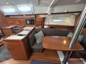 salon, Beneteau 373, sailboat for sale