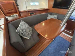 salon, Beneteau 373, sailboat for sale