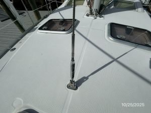 deck, Beneteau 373, sailboat for sale
