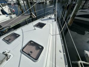 deck, Beneteau 373, sailboat for sale