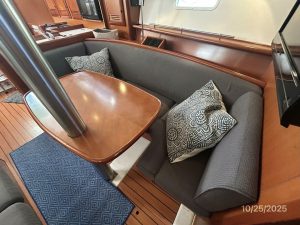 salon, Beneteau 373, sailboat for sale
