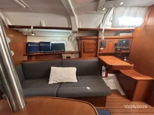 salon, Beneteau 373, sailboat for sale