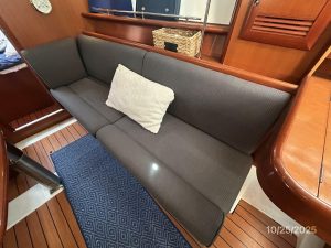 salon, Beneteau 373, sailboat for sale