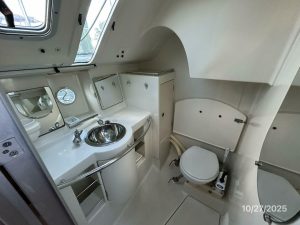 bath, Beneteau 38s5, sailboat for sale