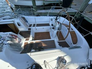 cockpit, Beneteau 38s5, sailboat for sale