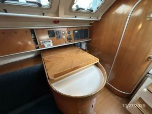 salon, Beneteau 38s5, sailboat for sale
