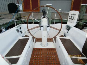 helm, Beneteau 38s5, sailboat for sale
