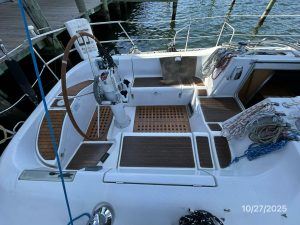cockpit, Beneteau 38s5, sailboat for sale