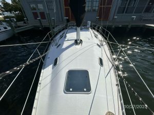 deck, Beneteau 38s5, sailboat for sale