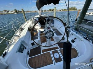 helm, Beneteau 38s5, sailboat for sale