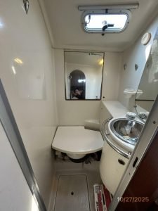 bath, Beneteau 38s5, sailboat for sale