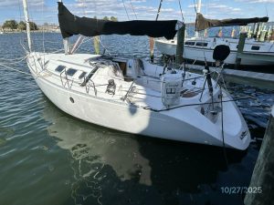 exterior, Beneteau 38s5, sailboat for sale