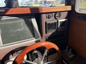 navigation station, Ranger Tugs 27, trawler for sale