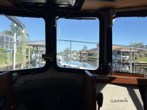 navigation station, Ranger Tugs 27, trawler for sale