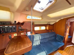 salon, Hunter 410, sailboat for sale
