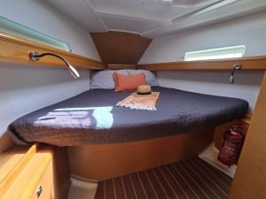 bed, Jeanneau 409 Sun Odyssey, sailboat for sale