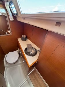 bath, Jeanneau 409 Sun Odyssey, sailboat for sale