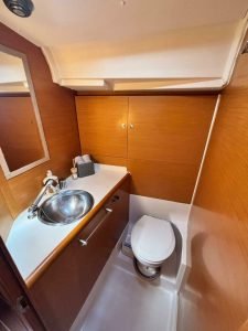 bath, Jeanneau 409 Sun Odyssey, sailboat for sale