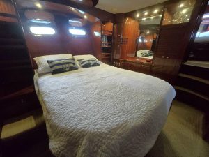 bed, Hampton 558, trawler for sale