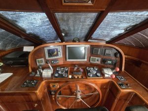 navigation station, Hampton 558, trawler for sale