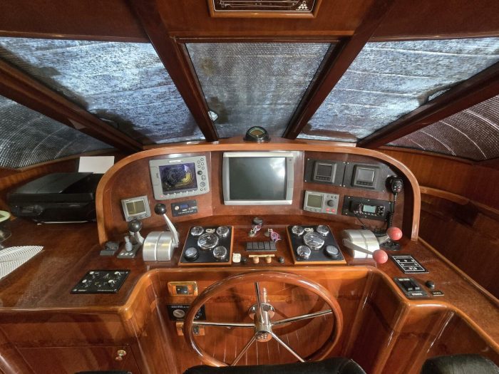 navigation station, Hampton 558, trawler for sale