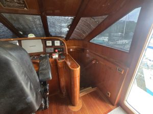 navigation station, Hampton 558, trawler for sale