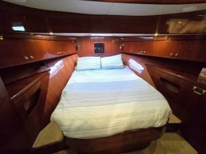 bed, Hampton 558, trawler for sale