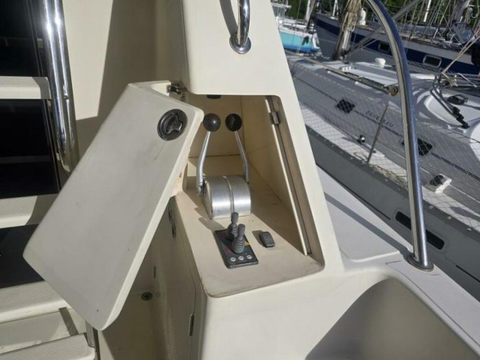 helm, Hampton 558, trawler for sale