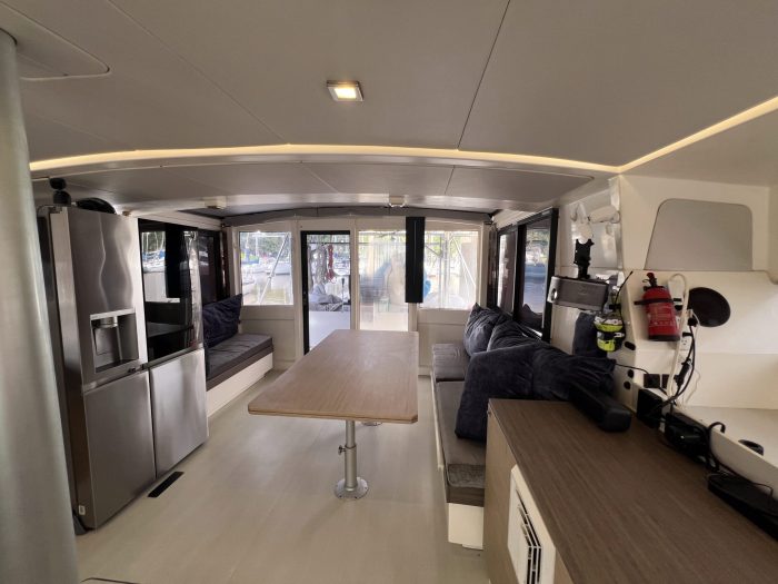 salon, Bali 4.3, catamaran for sale