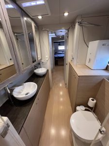 bath, Bali 4.3, catamaran for sale