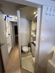 bath, Bali 4.3, catamaran for sale