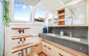 bath, Lagoon 630 MY, trawler for sale