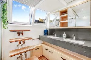 bath, Lagoon 630 MY, trawler for sale