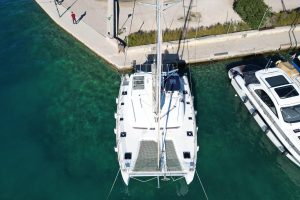 exterior, Lagoon 400, catamaran for sale