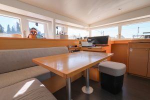 salon, Lagoon 400, catamaran for sale