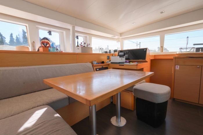 salon, Lagoon 400, catamaran for sale