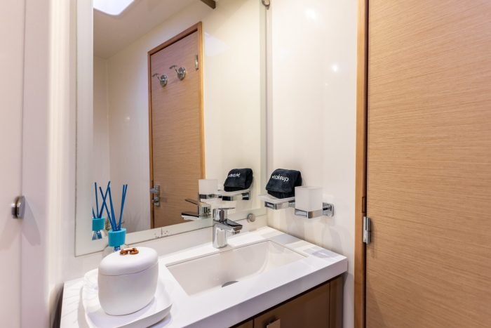 bath, FP 58 Ipanema, catamaran for sale