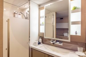 bath, FP 58 Ipanema, catamaran for sale