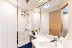 bath, FP 58 Ipanema, catamaran for sale