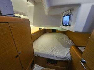 bed, Jeanneau 449 Sun Odyssey, sailboat for sale